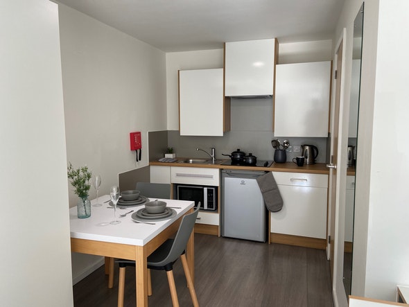  Courtyard Studio  -  Laycock Studios Roost  - Gallery -  4