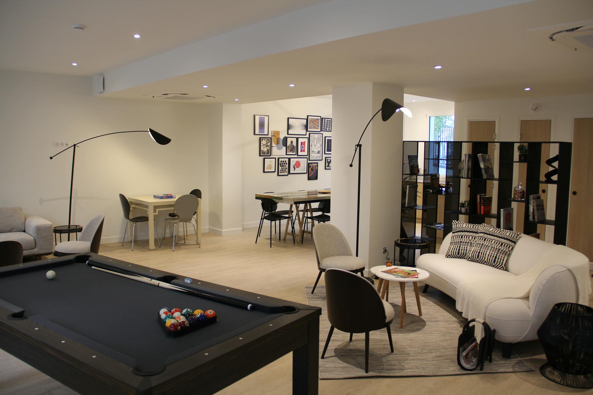  Entire Place  -  Boulevard Gallieni, Issy-les-Moulineaux  - Gallery -  1