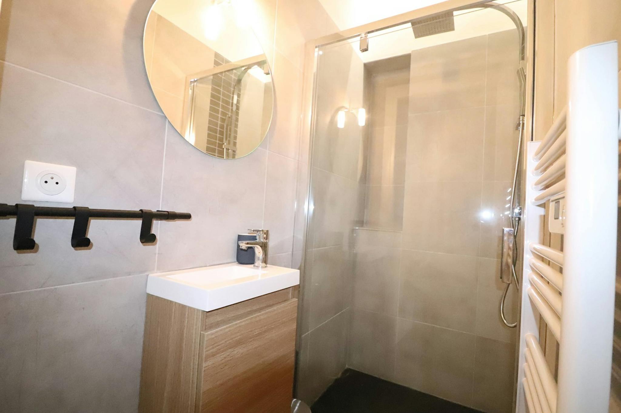  Private Room  -  Avenue Desambrois, Nice  - Gallery -  1