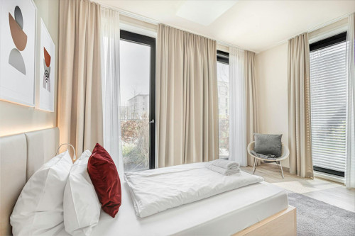 Clarita-Bernhard-Straße, Munich