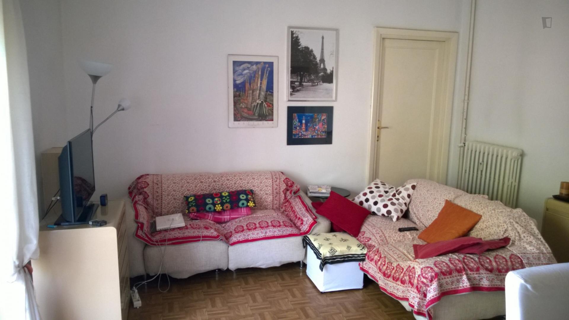Double bedroom in Pigneto neighbourhood