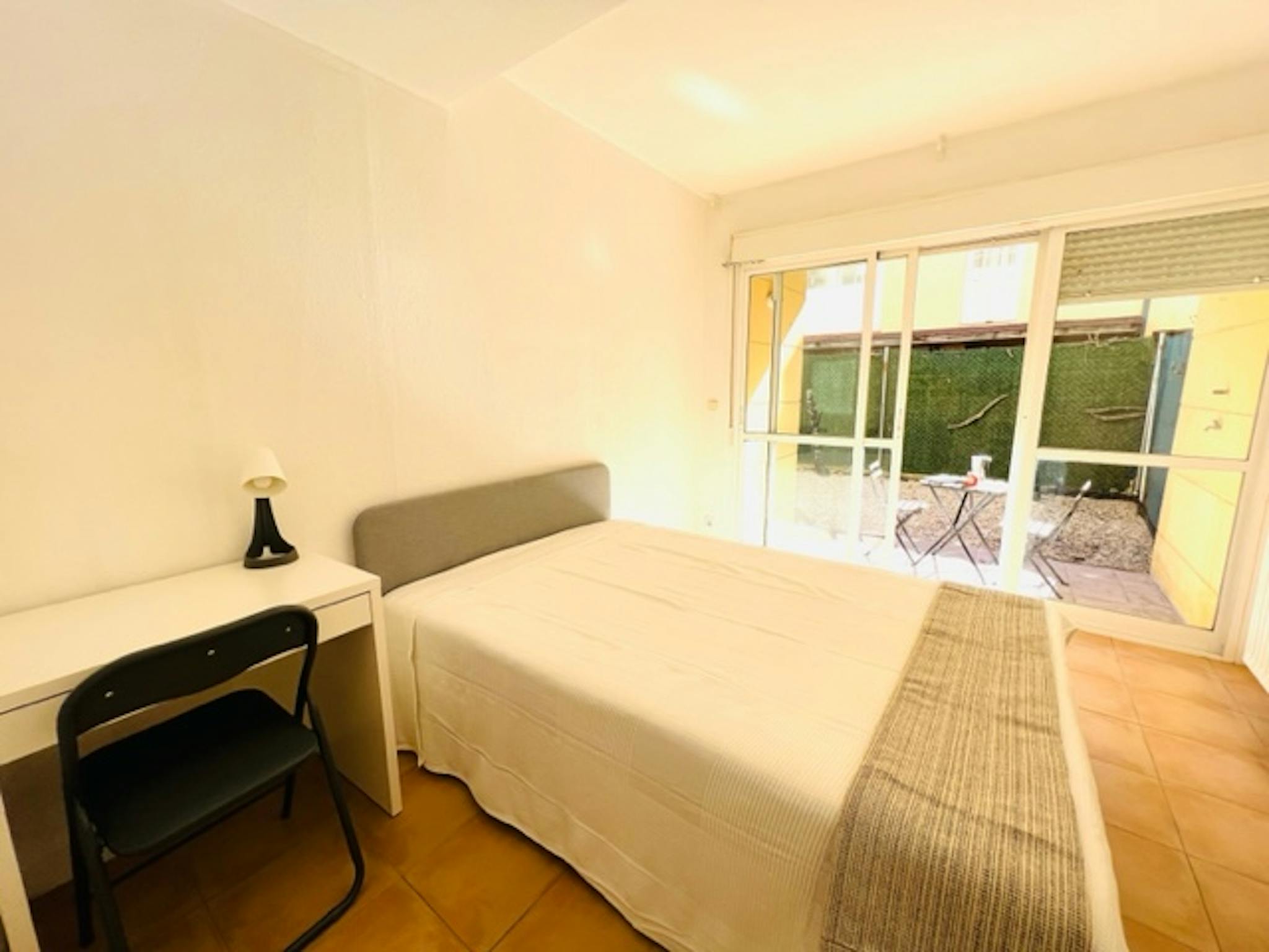 Private Room - Calle Gonzalo Torrente Ballester, Alcalá de Henares - Gallery - 1