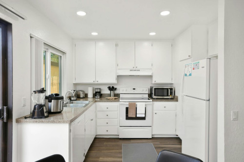 Topeka, Irvine, CA - Gallery - 11