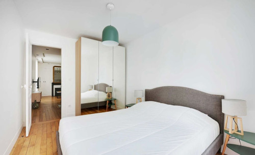 Stylish equipped 2-room apartment in the 18th arrondissement of Paris, close to the Sacré-Coeur with real Parisian charm