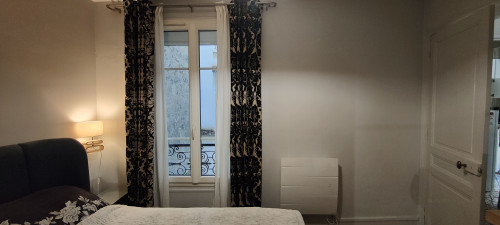 Bright and quiet apartment on courtyard - Renovated - with 1 separate bedroom - metro 3 & 14 - Paris 17