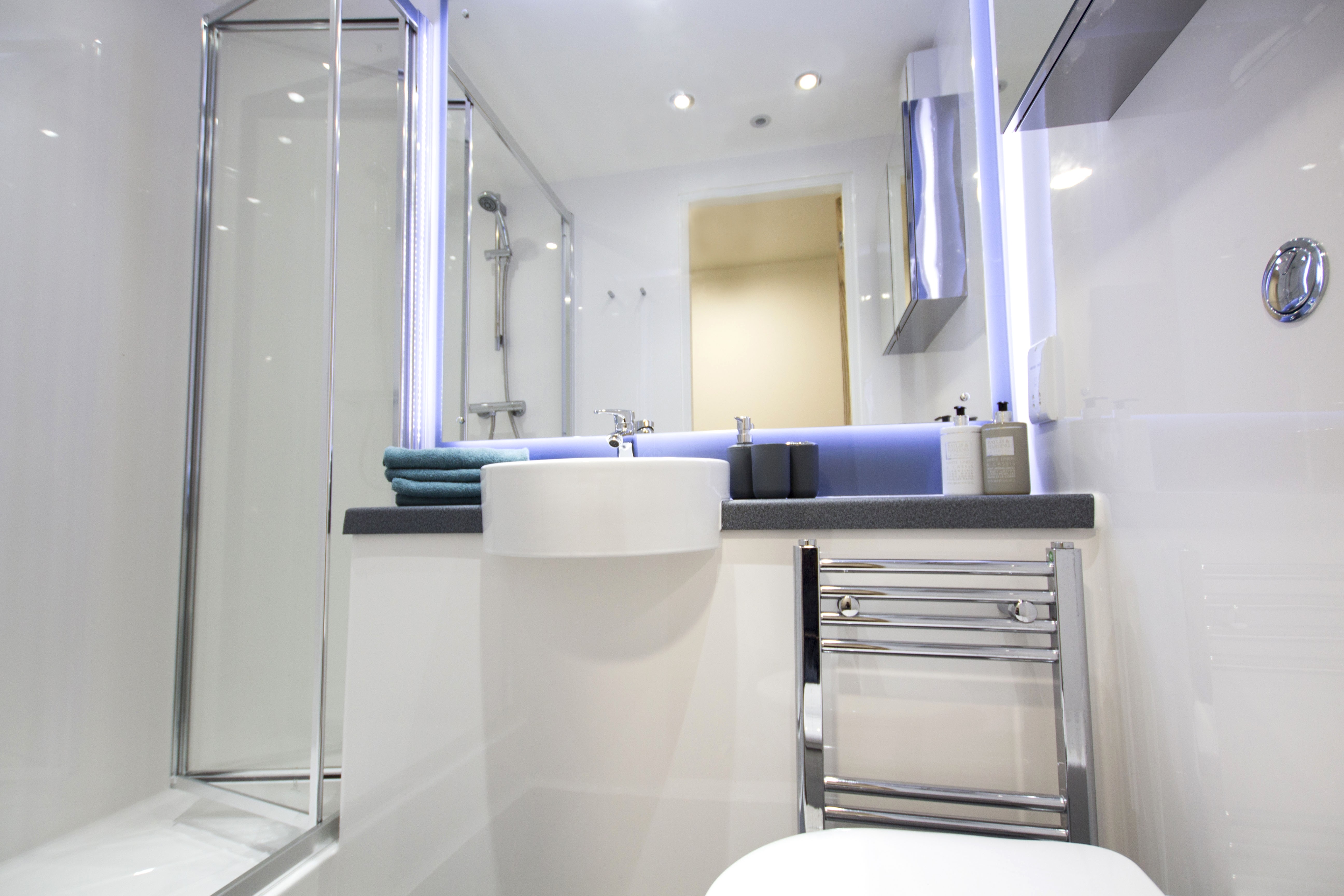  En-Suite Silver Plus - Upper Floor  -  Dobbie's Point Roost  - Gallery -  2