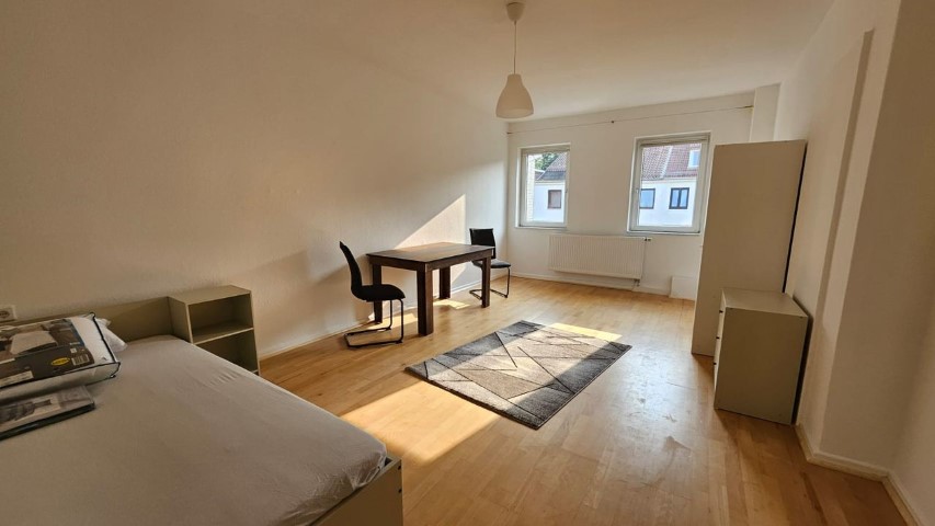 Beautiful bright room in shared 4-room flat in the middle of Bremen-Schwachhausen.