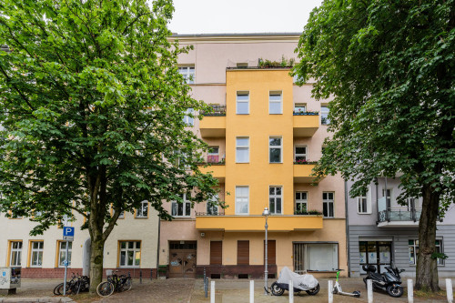 Renovated 2 bedroom apartment with balcony in Historical Charlottenburg