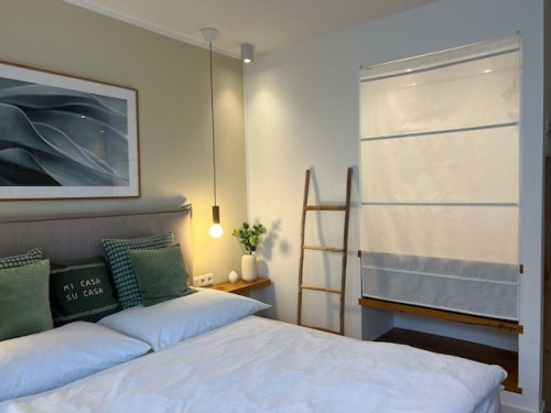 Bright apartment with parking lot in nice, lively area