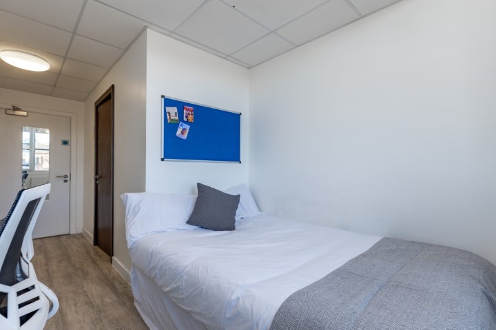  اونسويت ستاندرد  -  ماي باد بيسلي  - Gallery -  1