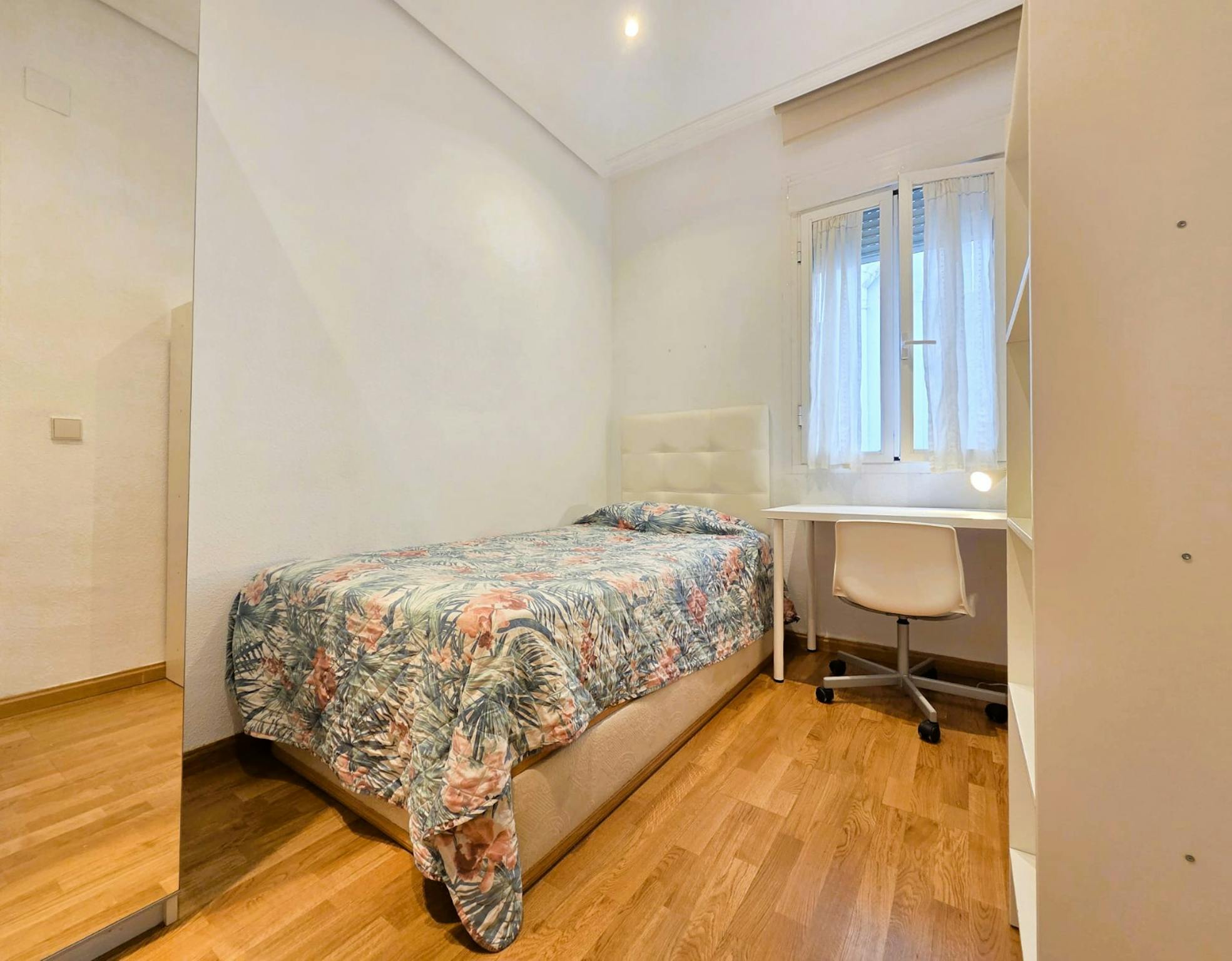  Private Room  -  Graham Ave, Burnaby  - Gallery -  1