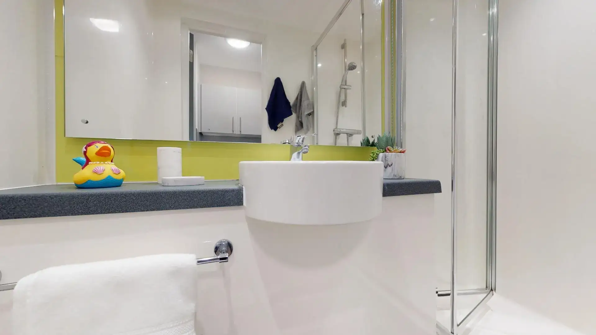  5 Bed Premium Ensuite  -  Centro House  - Gallery -  2
