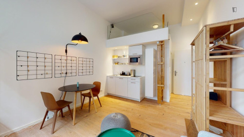 Marvellous single ensuite bedroom with kitchenette, in Prenzlauer Berg