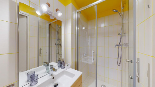 Nice single ensuite bedroom in Colombes