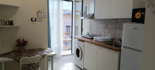 Bright Newly Renovated Central Studio with Balcony