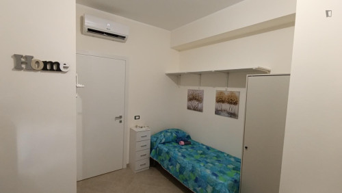 Bright Newly Renovated Central Studio with Balcony