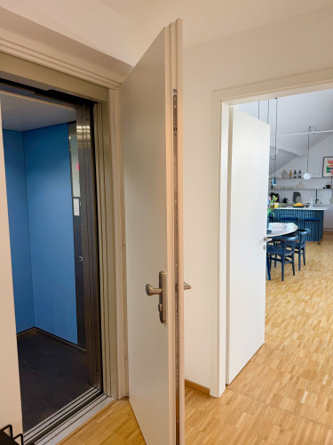 Premium penthouse Dresden Neustadt | 130 sqm | huge rooftop terrace | elevator into the apartment | parking | optional cleaning incl.
