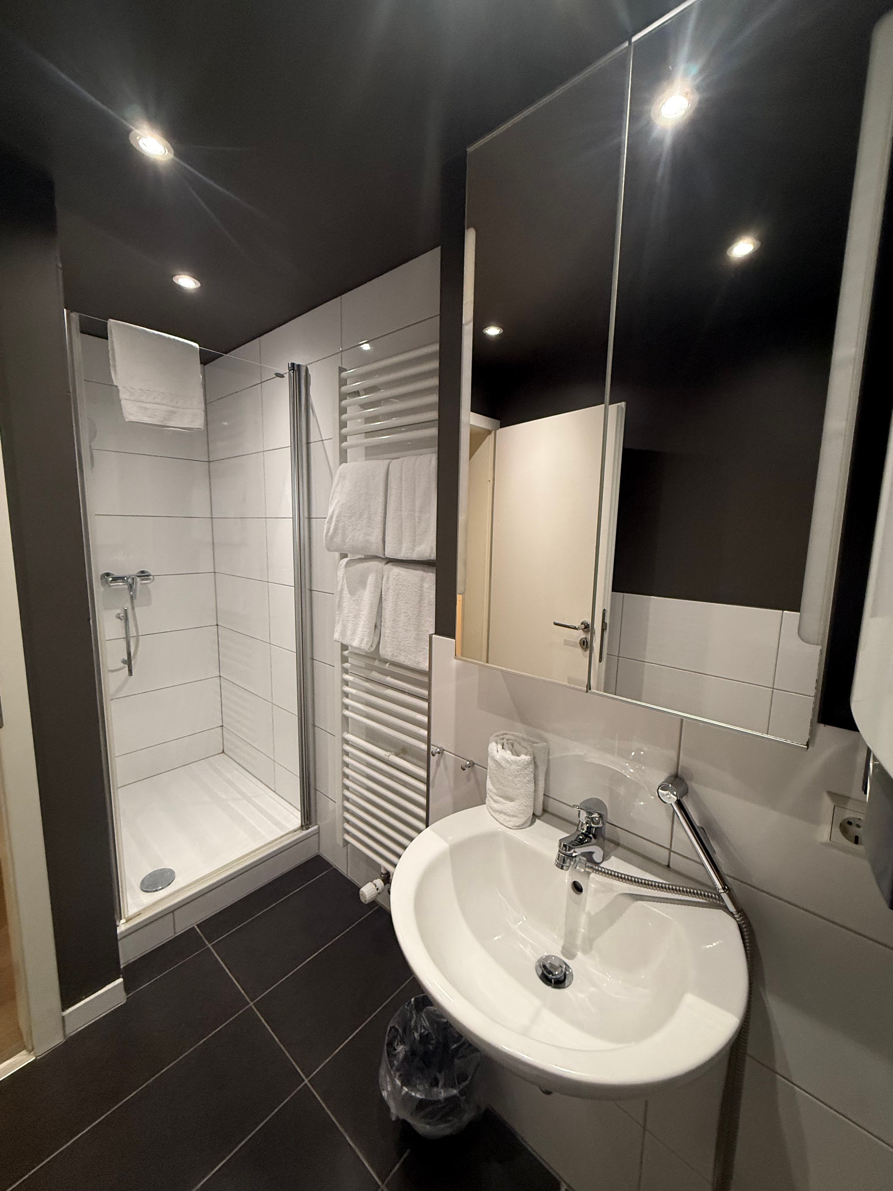  A07 3 Bedroom 2 Bathroom Balcony Near Heidelberg Clinic  -  A07 3 bedroom 2 bathroom balcony near Heidelberg clinic  - Gallery -  7