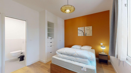 Charming double ensuite bedroom in Minimes