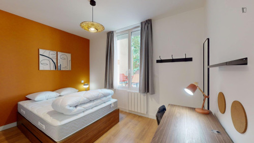 Charming double ensuite bedroom in Minimes