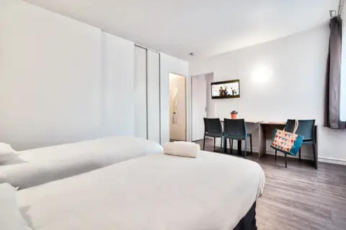 Inviting 1-bedroom apartment in La Cepiere neighbourhood