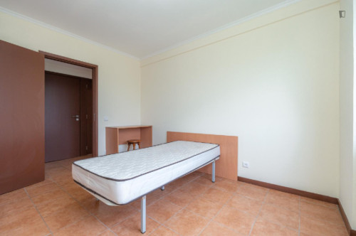 Thrilling Single Bedroom close to Agrarian School of Coimbra