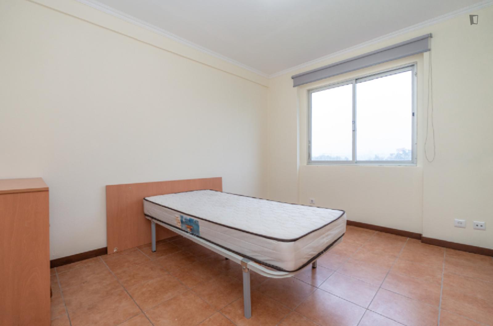 Thrilling Single Bedroom Close To Agrarian School Of Coimbra - Thrilling Single Bedroom close to Agrarian School of Coimbra - Gallery - 1