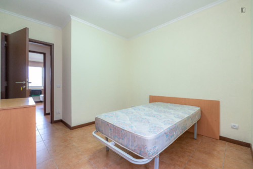 Tempting Single Bedroom close to Bencanta Train Station