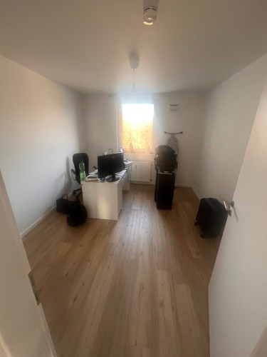 Spacious 93 sqm Apartment with Open-Plan Kitchen and Parking