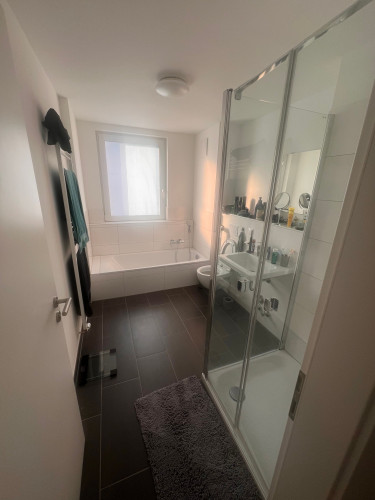 Spacious 93 sqm Apartment with Open-Plan Kitchen and Parking