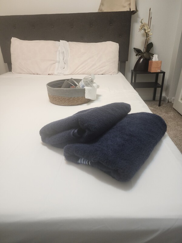 Cozy Full Bedroom (Single Bed) - 1