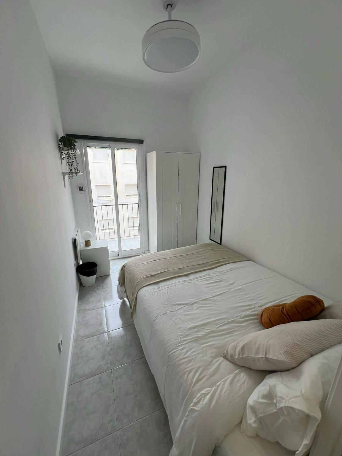 Private Room - Carrer Doctor Just, Alicante - Gallery - 1