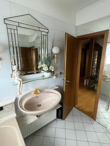 Möblierte Wohnung auf 2 Ebenen mit Balkon 135,5qm2 in ruhiger Wohnlage in Meerbusch