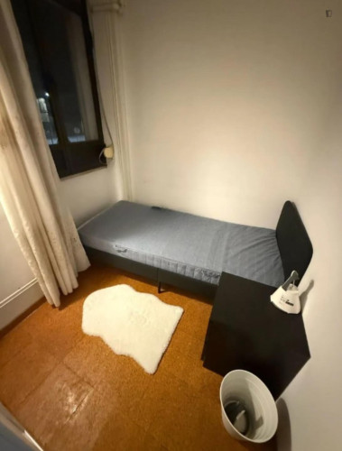 Nice bedroom near Escola de Hotelaria e Turismo