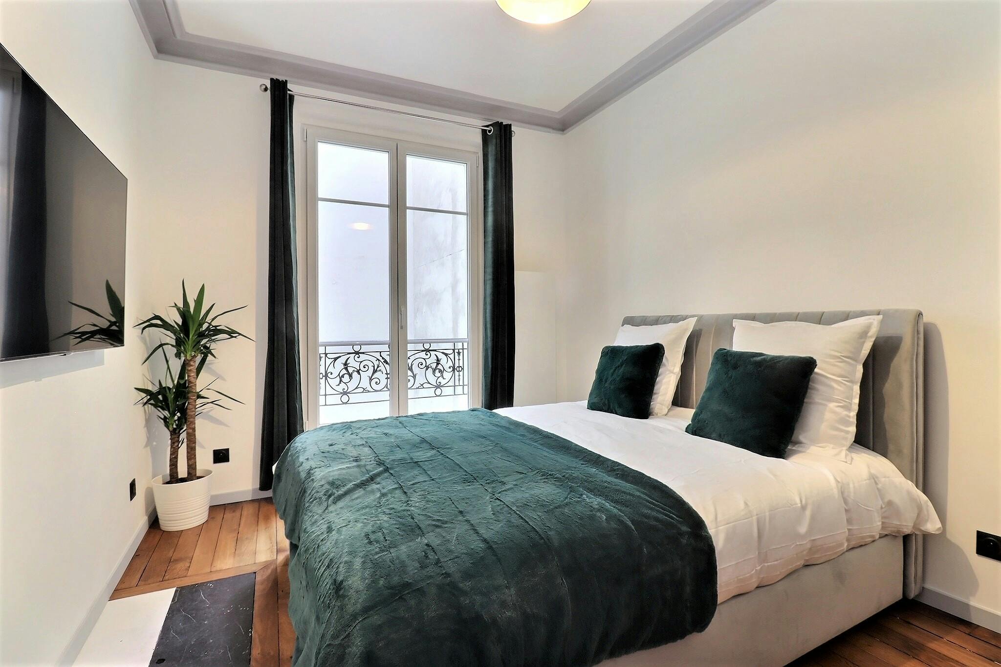  Entire Place  -  Rue Garnier, Neuilly-sur-Seine  - Gallery -  1