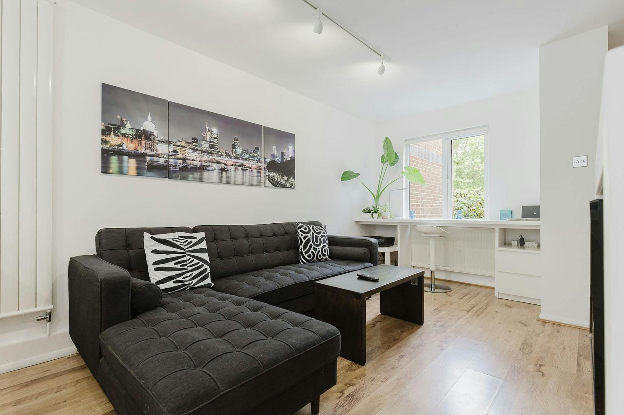 Entire Place - Henley Drive, London - Gallery - 1