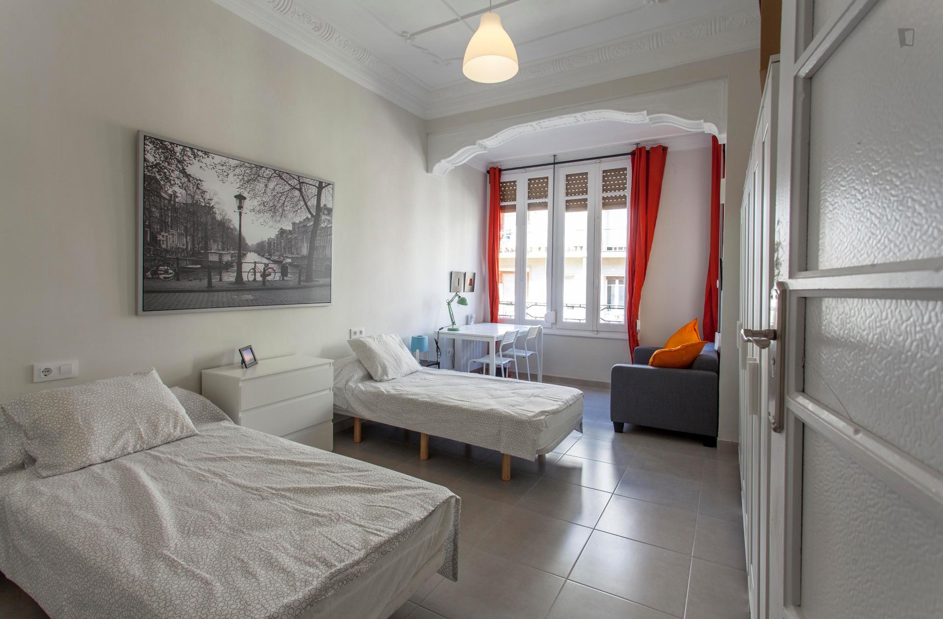 Great Twin Bedroom Close To IEM Business School - 1
