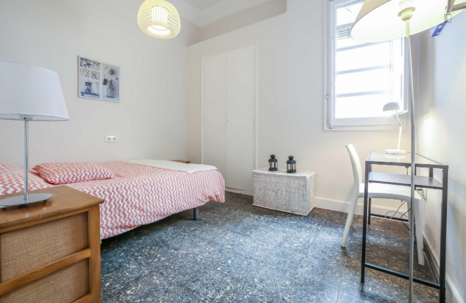 Inviting Double Bedroom In A 5-Bedroom Flat, In Proximity To The Valencia Joaquín Sorolla Train Stat - 1