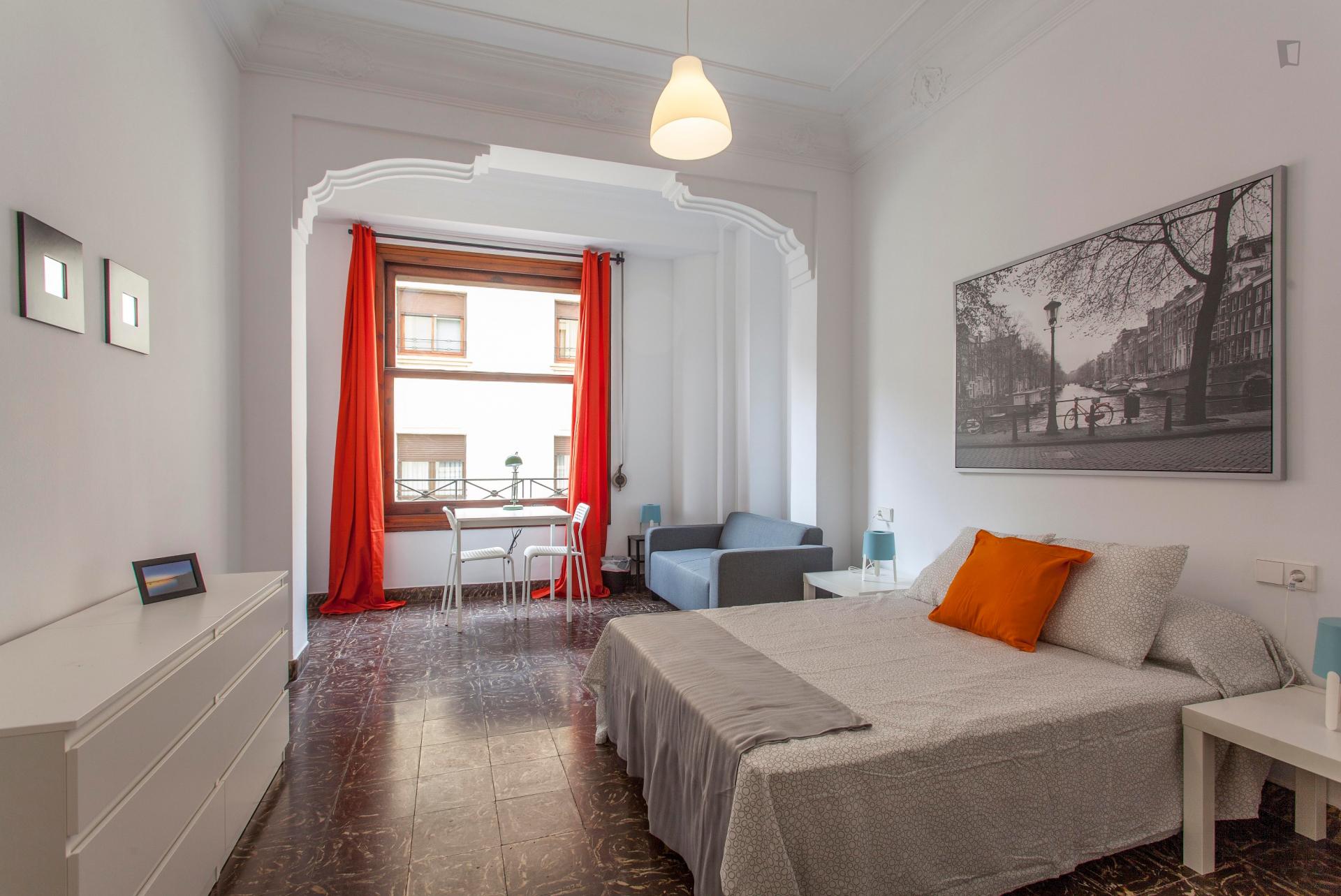  Sublime Double Bedroom In A Student Flat, In Central La Roqueta  -  Sublime double bedroom in a student flat, in central La Roqueta  - Gallery -  2