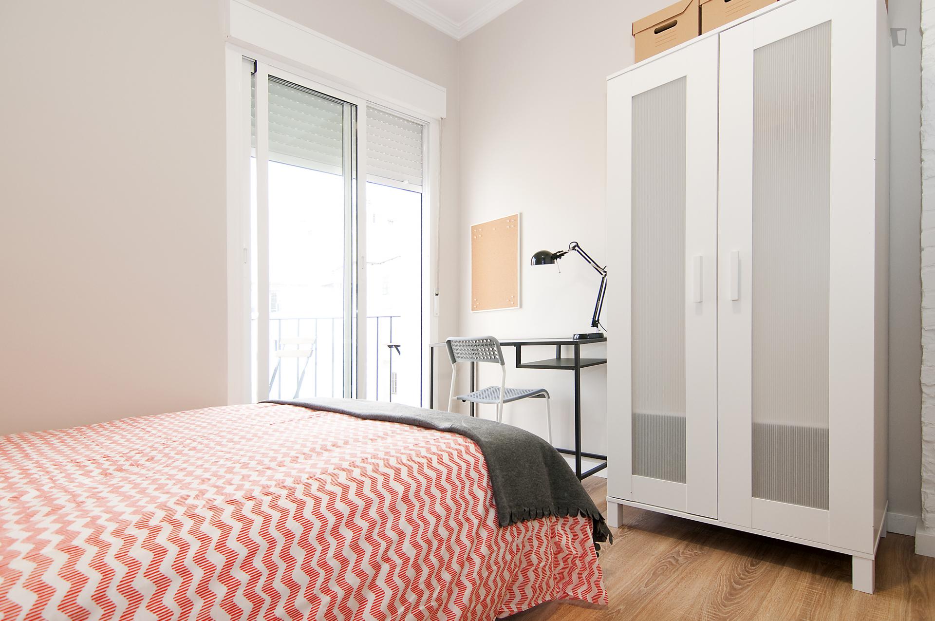 Alluring Double Bedroom Close To The Colón Metro Station - 1