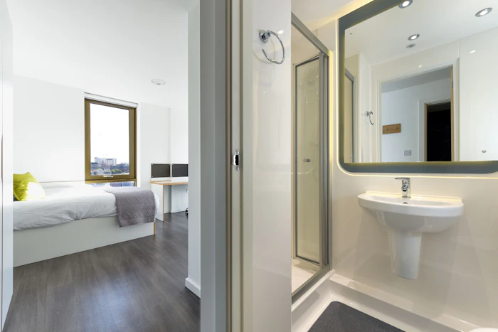 En-Suite Gold Plus - Byrom Point Roost - Gallery - 2