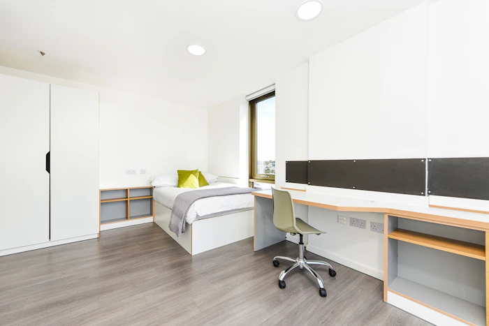 En-Suite Gold Plus - Byrom Point Roost - Gallery - 1