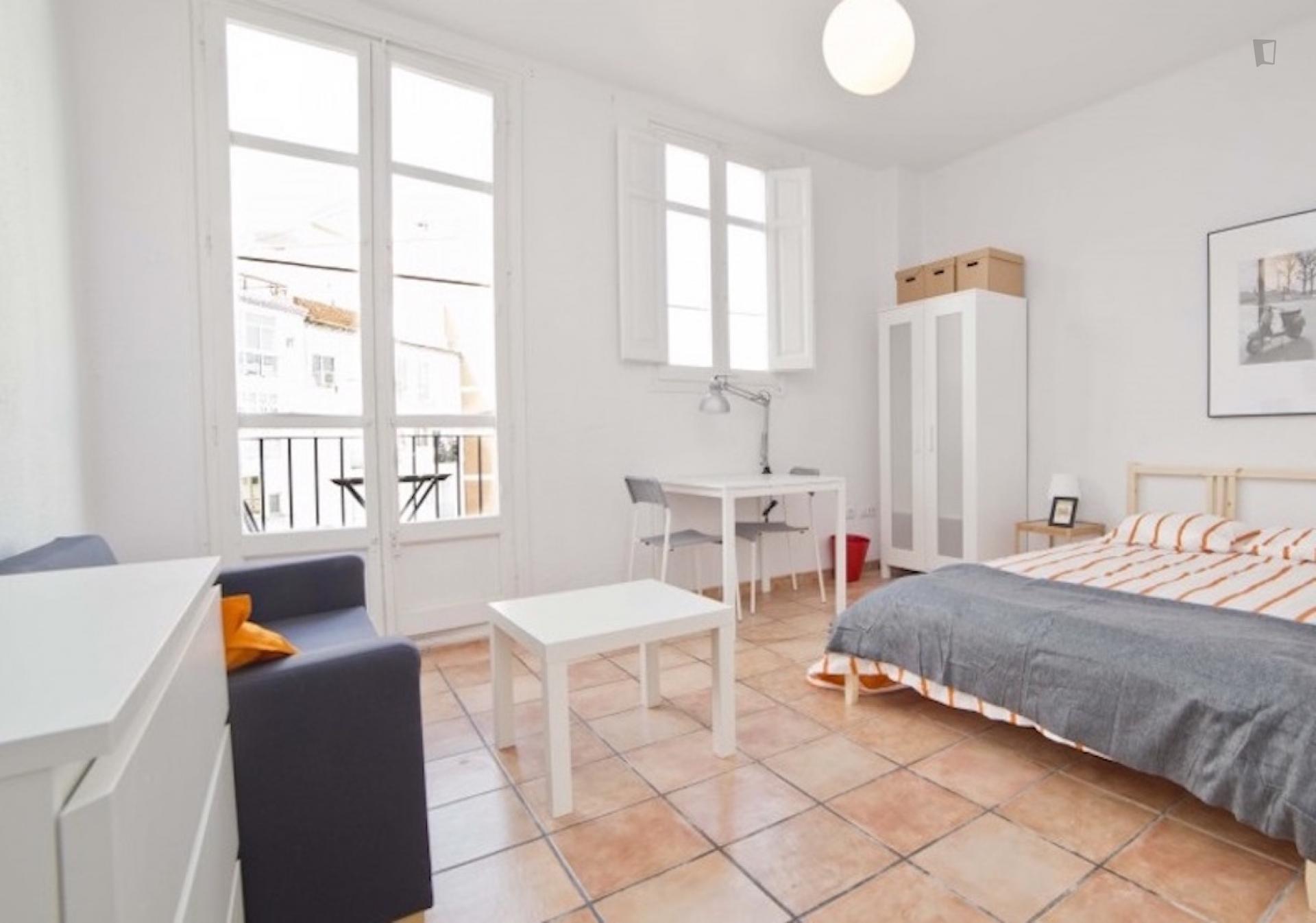  Bright Double Bedroom With A Balcony, Near IEM Business School  -  Bright double bedroom with a balcony, near IEM Business School  - Gallery -  2