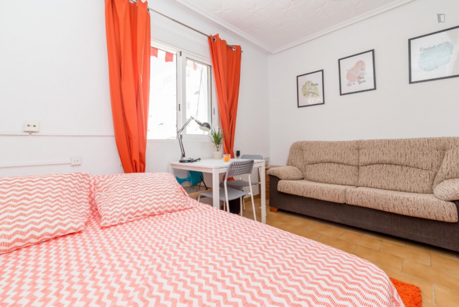  Lovely Double Bedroom In A 4-Bedroom Apartment, In El Pla Del Real  -  Lovely double bedroom in a 4-bedroom apartment, in El Pla del Real  - Gallery -  2