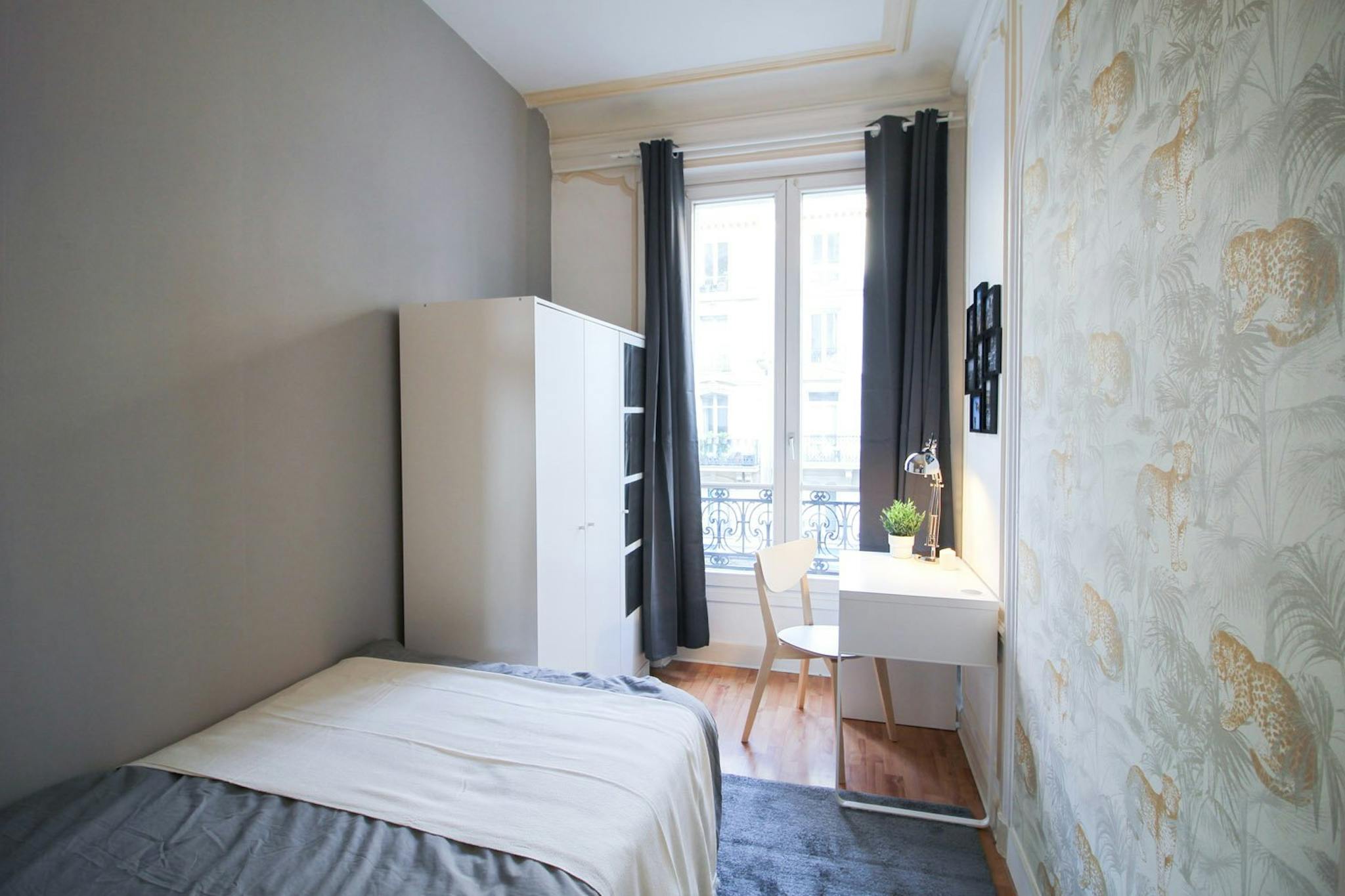 Private Room - Rue du Faubourg Saint-Denis, Paris - Gallery - 1