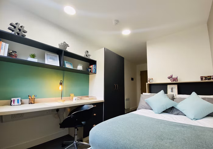 En-suite gold