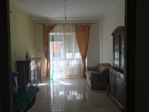 Bedroom in a bright and cozy apartment near Tor Vergata University - Gallery - 9