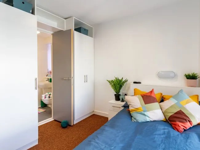  Gold Studio  -  The Shield  - Gallery -  1