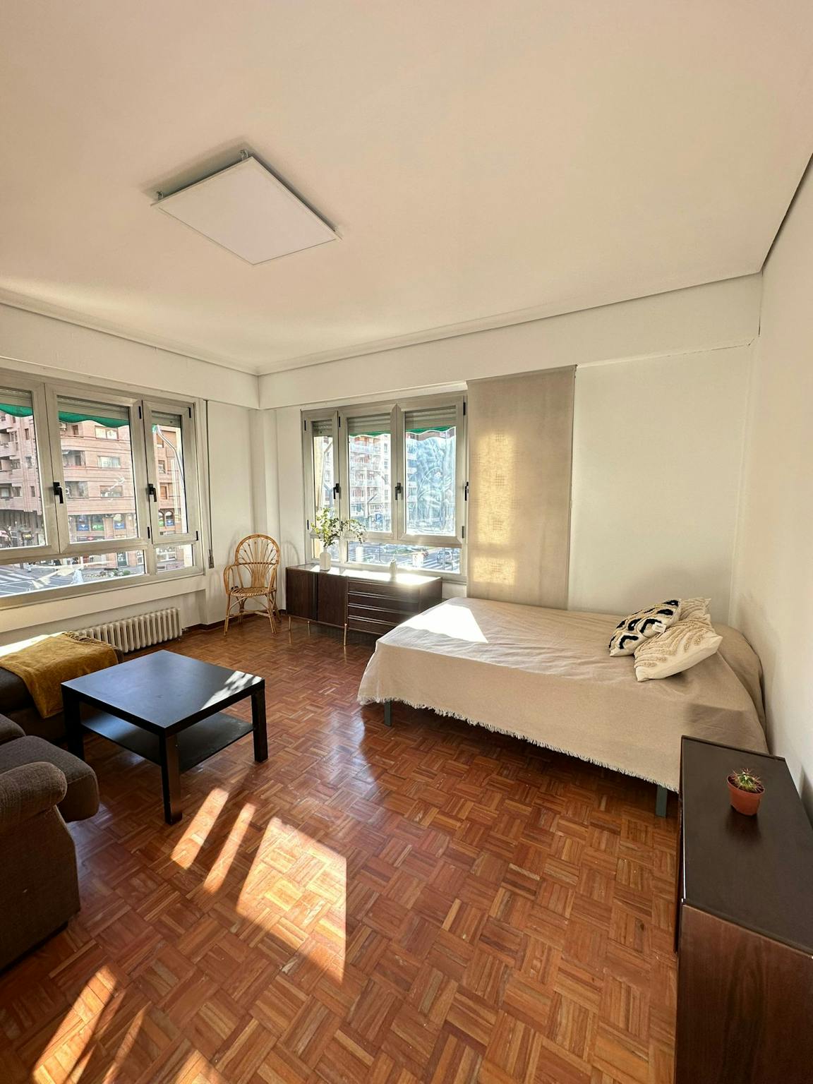  Private Room  -  Gran Vía Juan Carlos I, Logroño  - Gallery -  1