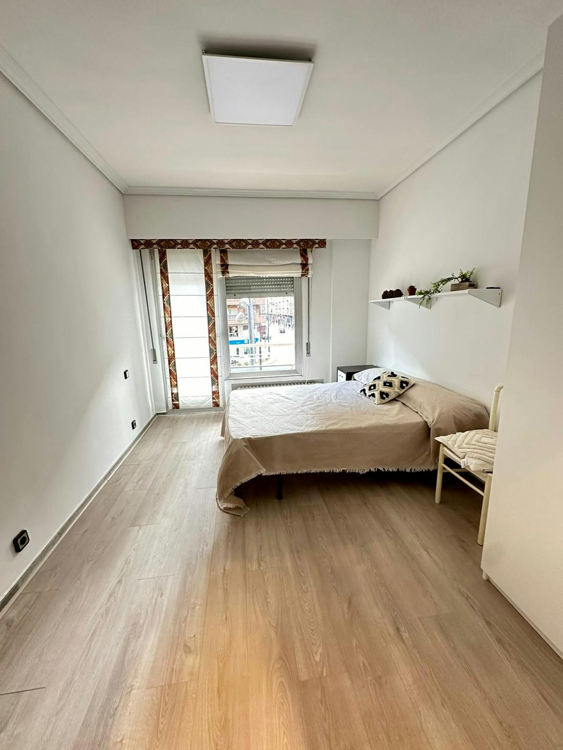  Private Room  -  Gran Vía Juan Carlos I, Logroño  - Gallery -  1